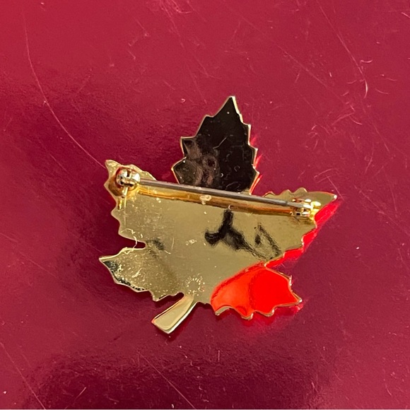 Bond-Boyd Gold Filled Maple Leaf Brooch - Picture 3 of 6